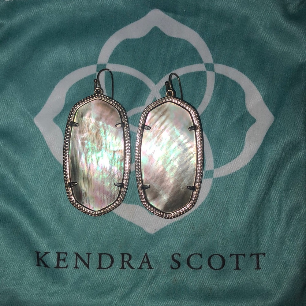 Kendra Scott’ Danielle earrings